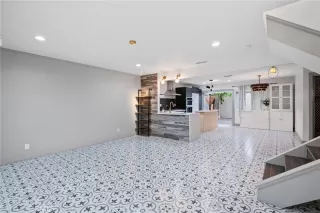 Photo #5: OC25280270 Listing