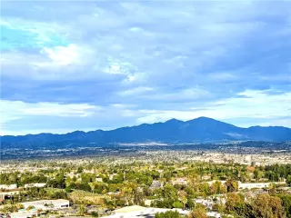 Photo #4: OC25281605 Listing