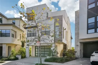 Photo #2: OC26005874 Listing