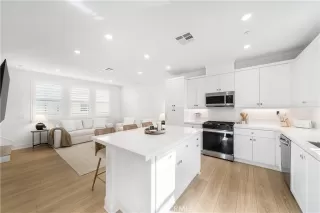 Photo #4: OC26007831 Listing 