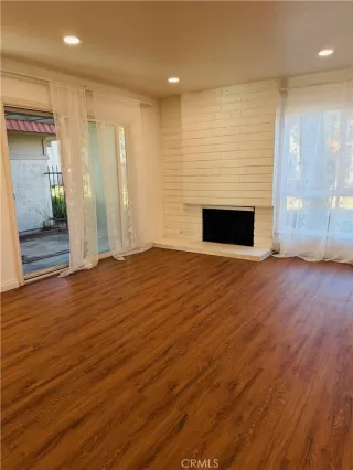 Browse active condo listings in GARDEN PARK