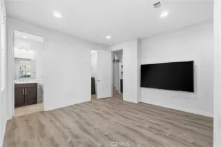 Photo #6: OC26013494 Listing 