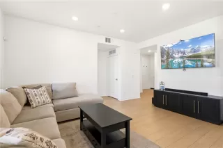 Photo #4: OC26014987 Listing