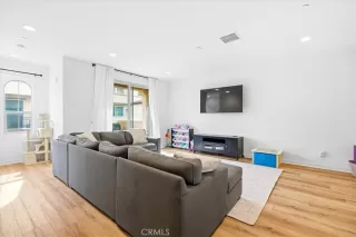 Photo #6: OC26016557 Listing 