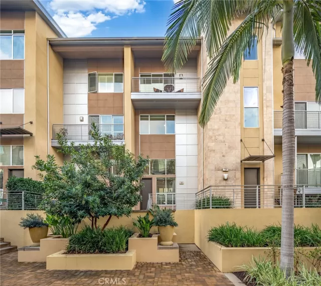 MLS: OC26017578 Condo For Sale