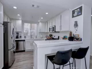 Photo #5: OC26021968 Listing