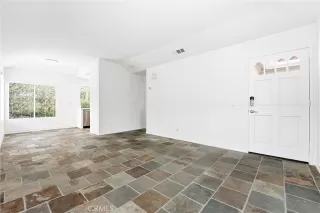 Photo #2: OC26024186 Listing