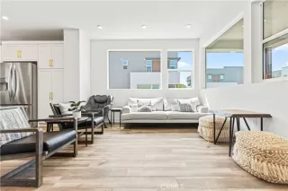 Photo #2: OC26024370 Listing 