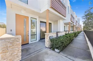 Photo #2: OC26025619 Listing 