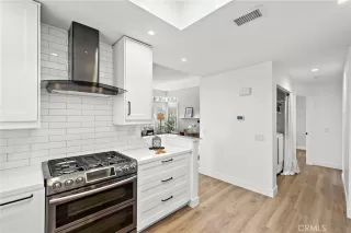 Photo #6: OC26026312 Listing