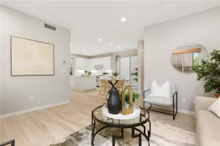 Photo #4: OC26026974 Listing