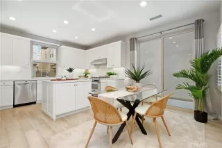 Photo #5: OC26026974 Listing