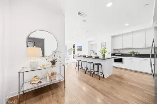 Photo #2: OC26027630 Listing 