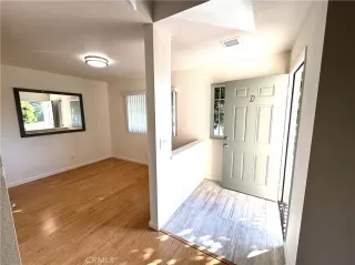 Photo #5: OC26028874 Listing 