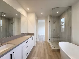 Photo #6: OC26031181 Listing