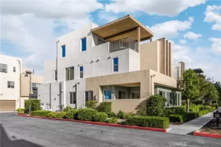 Photo #2: OC26031562 Listing