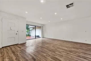 Photo #4: OC26031957 Listing 