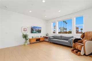 Photo #2: OC26037333 Listing 