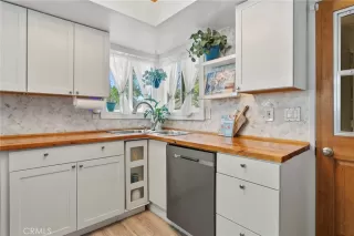 Photo #2: OC26037701 Listing