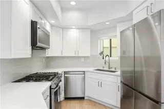 Photo #4: OC26037877 Listing