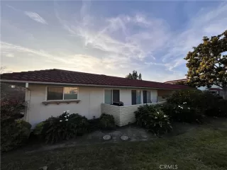 Photo #4: OC26037928 Listing