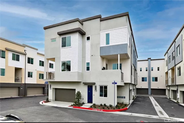 MLS: OC26037952 Condo For Sale