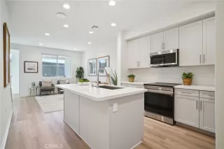 Photo #2: OC26038999 Listing