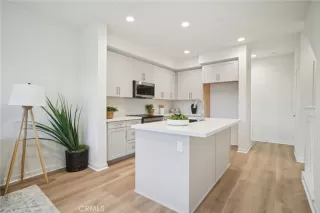 Photo #5: OC26038999 Listing