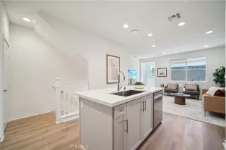 Photo #6: OC26038999 Listing