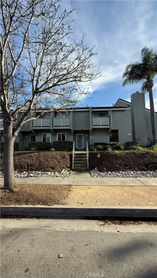 Photo #4: OC26048040 Listing 