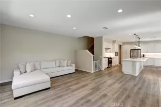 Photo #3: OC26051119 Listing 