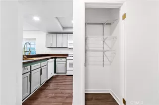 Photo #4: OC26051425 Listing 