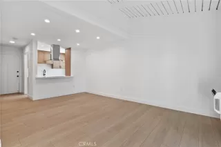 Photo #6: OC26053936 Listing 