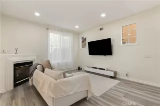 Photo #4: OC26055666 Listing 