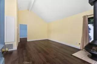 Photo #4: OC26057670 Listing 