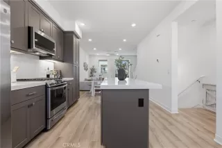 Photo #4: OC26060629 Listing 