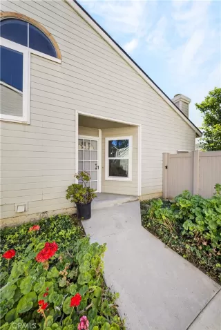 Photo #4: OC26061268 Listing 