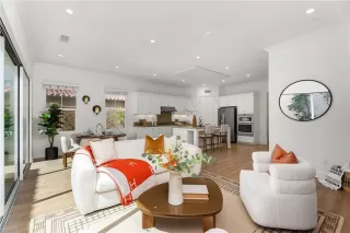 Photo #4: OC26061992 Listing