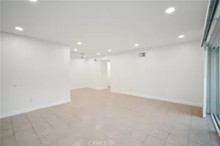 Photo #4: OC26064371 Listing