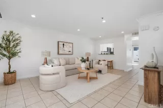 Photo #5: OC26064613 Listing