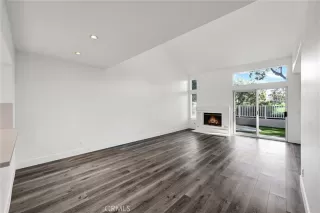 Photo #5: OC26064725 Listing