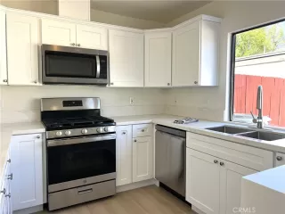 Photo #5: OC26065089 Listing