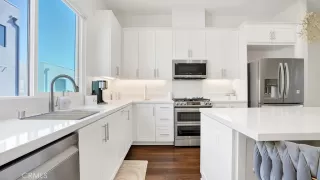 Photo #4: OC26065105 Listing 