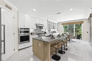 Photo #5: OC26065301 Listing