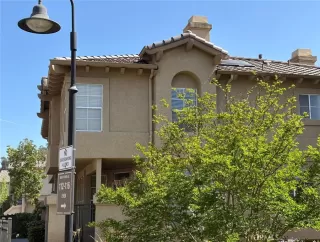 Photo #2: OC26066818 Listing