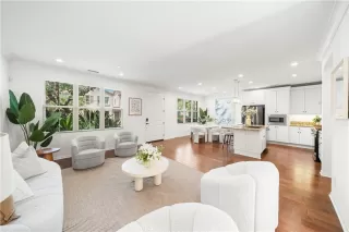 Photo #4: OC26067422 Listing