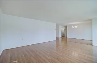 Photo #4: OC26067641 Listing