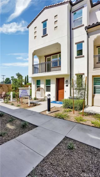 Photo #2: OC26068122 Listing 