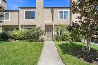 Browse active condo listings in FOUNTAIN PARK