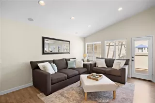 Photo #5: OC26070533 Listing 